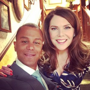 Michel and Lorelai of Gilmore Girls, reunited on set